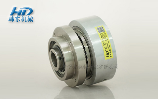 Toothed pneumatic clutch
